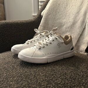 On Running - Roger Tennis Shoe - Women’s 6